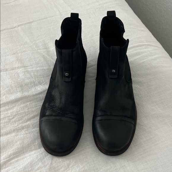 Ugg Gallion Chelsea Black Suede Pull On Boots Size 9 - Picture 4 of 15